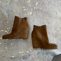 Load image into Gallery viewer, Michael Size 7 1/2 SHOE
