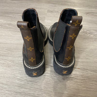Load image into Gallery viewer, Louis Vuitton Size 37 DESIGNER
