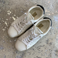 Load image into Gallery viewer, Vintage Havana Size 6 1/2 SHOE
