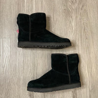 Load image into Gallery viewer, UGG Size 7 BOUTIQUE
