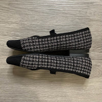 Load image into Gallery viewer, Vivaia Size 7 SHOE
