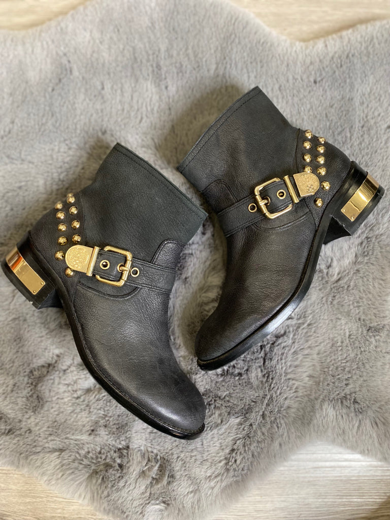 VINCE CAMUTO Size 9 SHOE