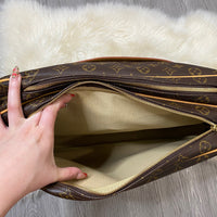 Load image into Gallery viewer, Louis Vuitton DESIGNER
