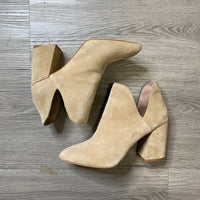 Load image into Gallery viewer, Chelsea &amp; Violet Size 7 SHOE
