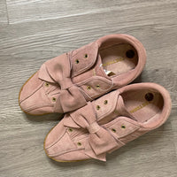 Load image into Gallery viewer, TRETORN Size 10 SHOE
