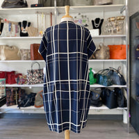 Load image into Gallery viewer, Vince Size LARGE BOUTIQUE
