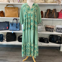 Load image into Gallery viewer, SUNDAY UP Size LARGE DRESS
