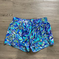 Load image into Gallery viewer, Lilly Pulitzer Size SMALL SHORTS
