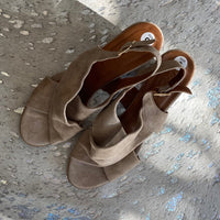 Load image into Gallery viewer, MARIELLA Size 9 SHOE
