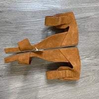 Load image into Gallery viewer, Gentle Souls Size 7 1/2 SHOE
