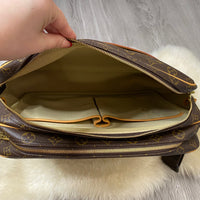 Load image into Gallery viewer, Louis Vuitton DESIGNER
