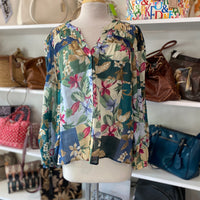 Load image into Gallery viewer, Tommy Bahama Size LARGE TOPS
