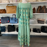 Load image into Gallery viewer, SUNDAY UP Size LARGE DRESS

