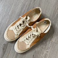 Load image into Gallery viewer, Dolce Vita Size 9 SHOE
