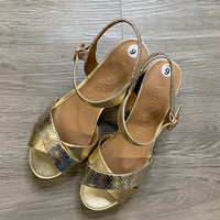 Load image into Gallery viewer, AEROSOLES Size 9 SHOE
