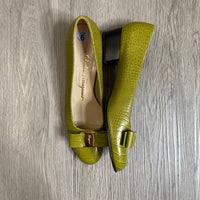 Load image into Gallery viewer, FERRAGAMO Size 6 DESIGNER
