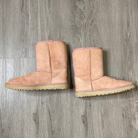 Load image into Gallery viewer, UGG Size 7 BOUTIQUE
