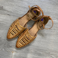 Load image into Gallery viewer, SEYCHELLES Size 8 SHOE
