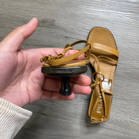 Load image into Gallery viewer, PRADA Size 7 DESIGNER
