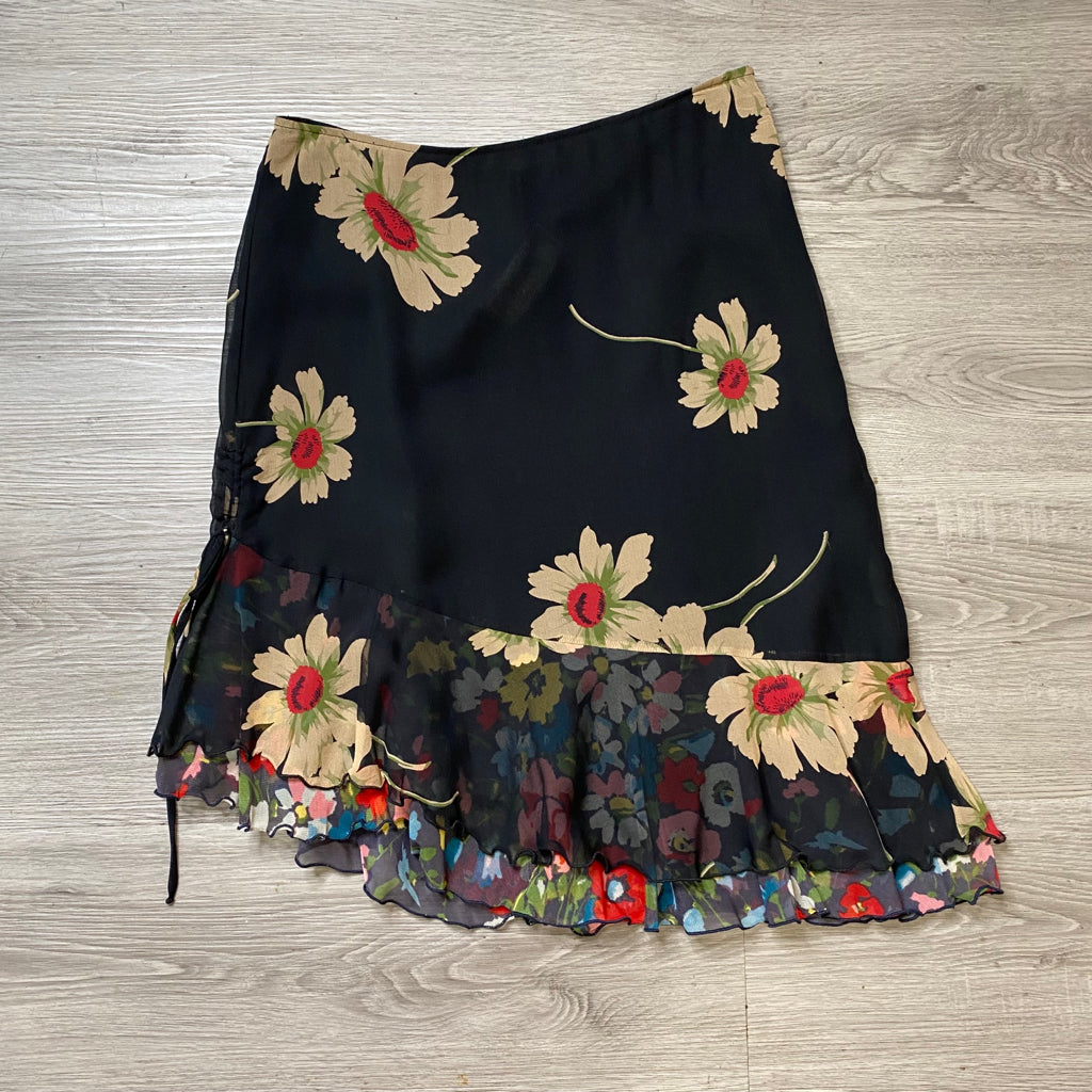 Betsey Johnson Size 6 SKIRT