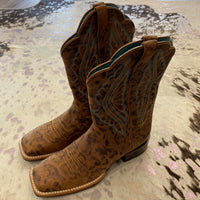 Load image into Gallery viewer, ARIAT Size 8 1/2 BOUTIQUE
