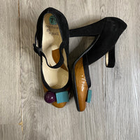 Load image into Gallery viewer, Dove Nuotano Gli Squali Size 7 1/2 BOUTIQUE
